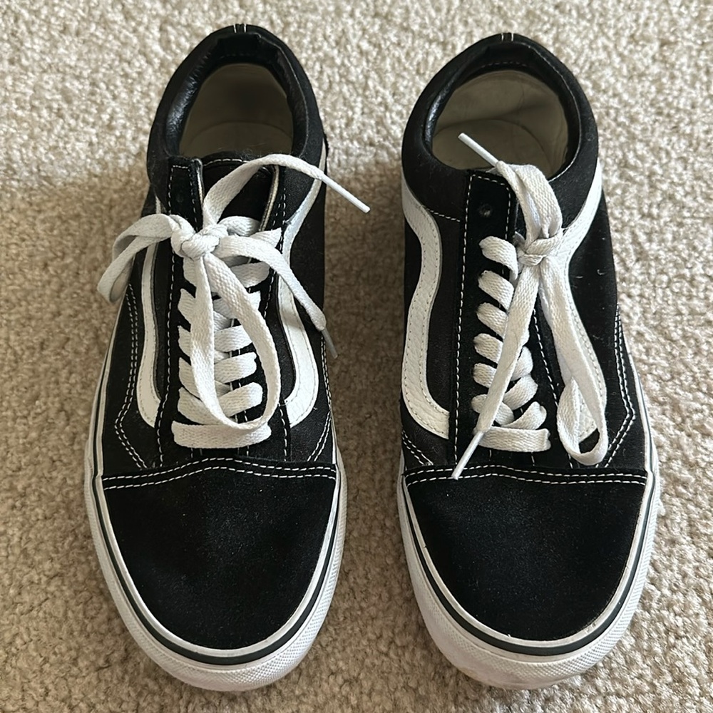 Vans Old Skool Shoe Women’s 9.0